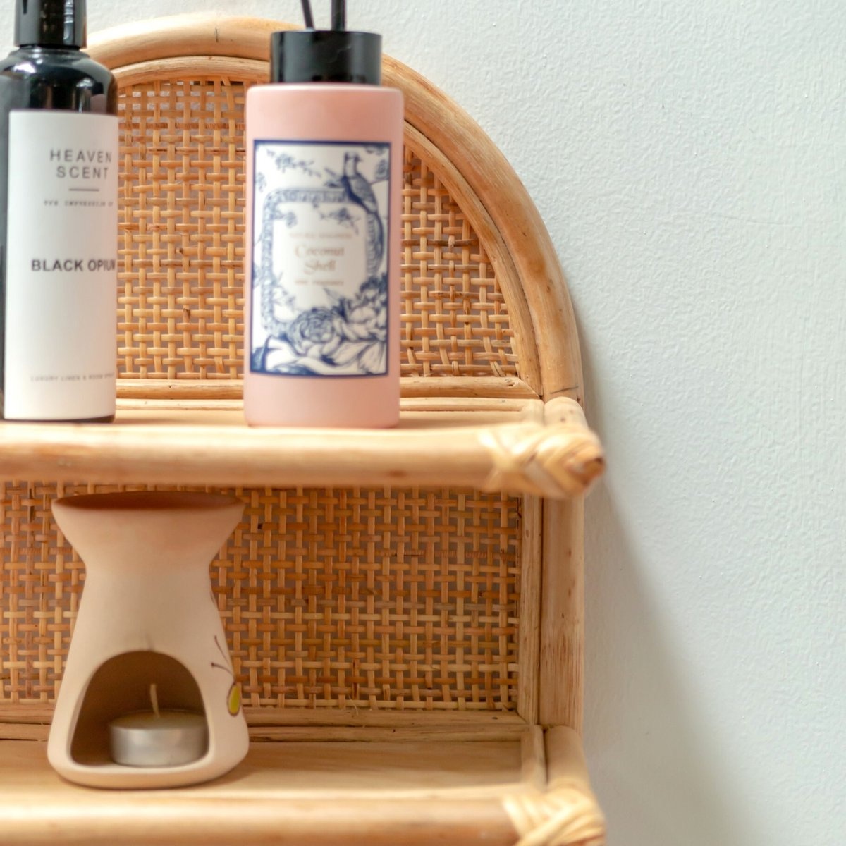 Soeji Rotan Wandplank 30x30 cm | Hangend plankje TIASA beige