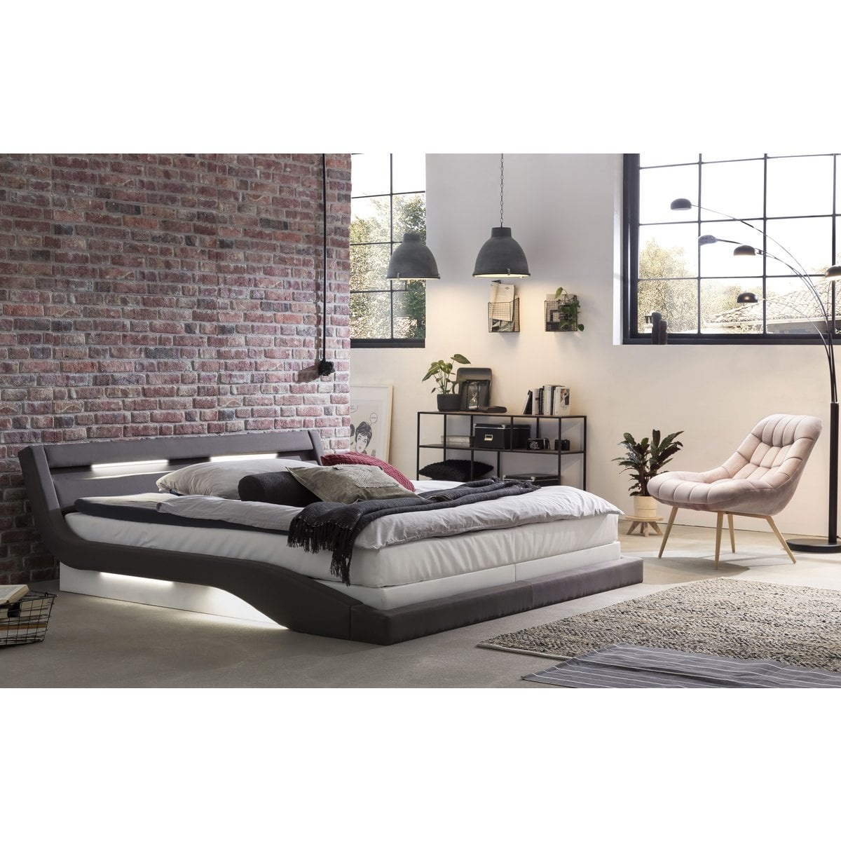 SalesFever Fauteuil XXL fluweel roze metaal houtlook