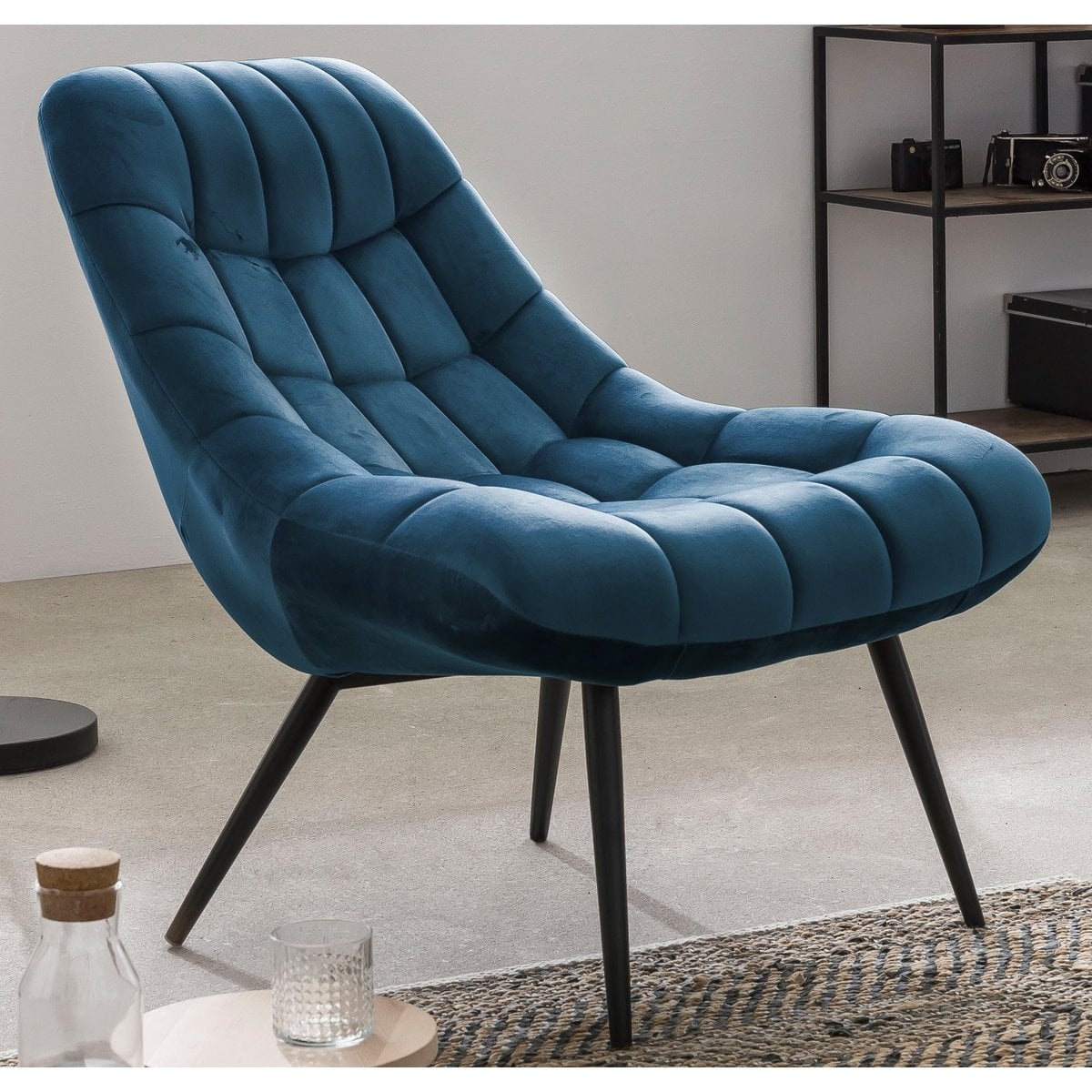 SalesFever Fauteuil XXL velours blauw metaal zwart