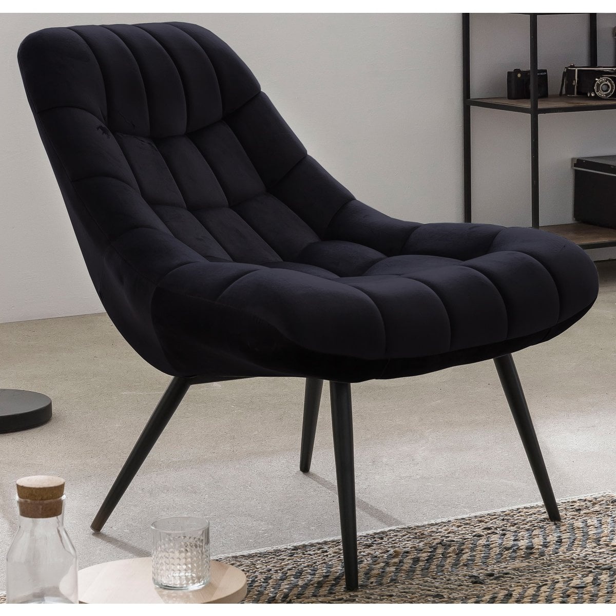 SalesFever Fauteuil XXL fluweel zwart metaal zwart