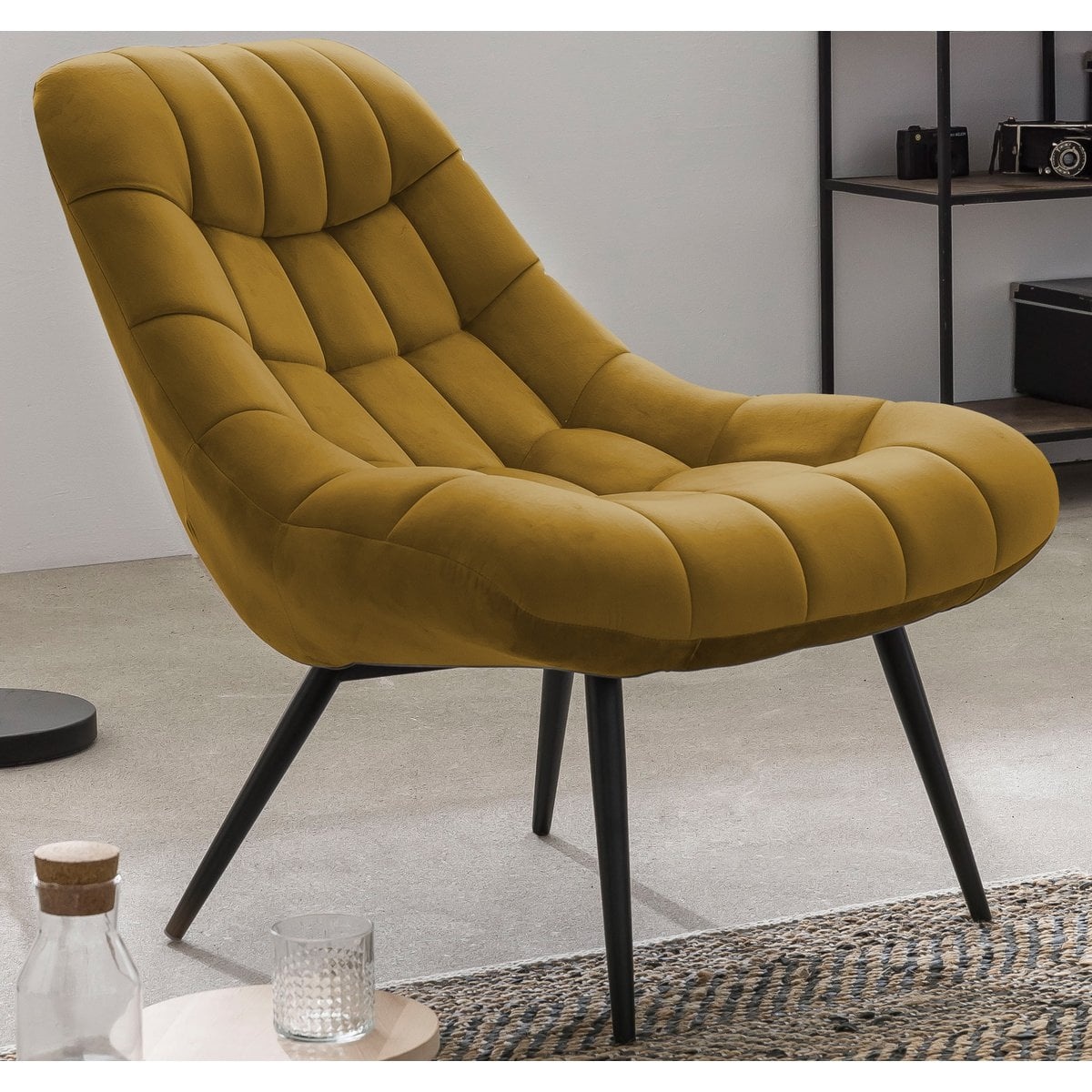 SalesFever Fauteuil XXL fluweel geel metaal zwart
