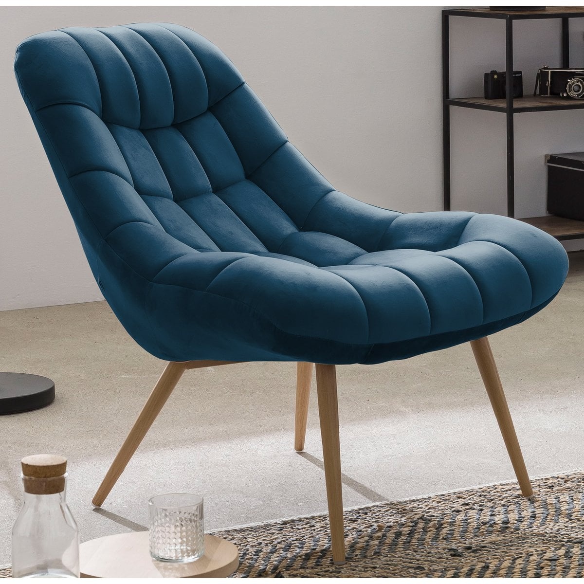 SalesFever Fauteuil XXL velours blauw metaal houtlook