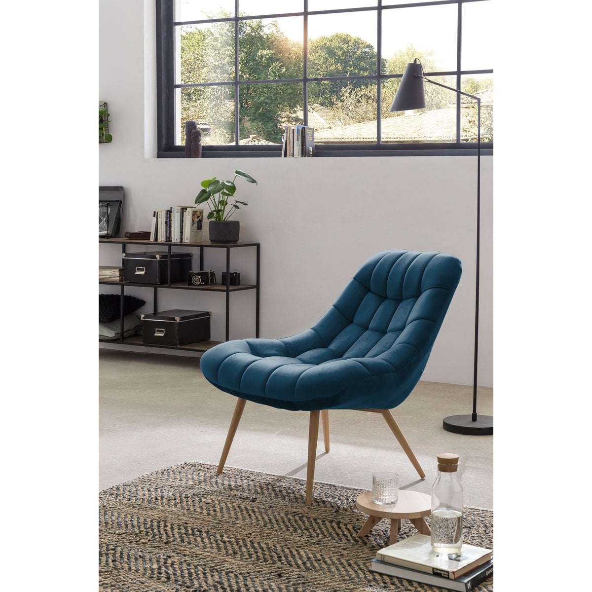 SalesFever Fauteuil XXL velours blauw metaal houtlook