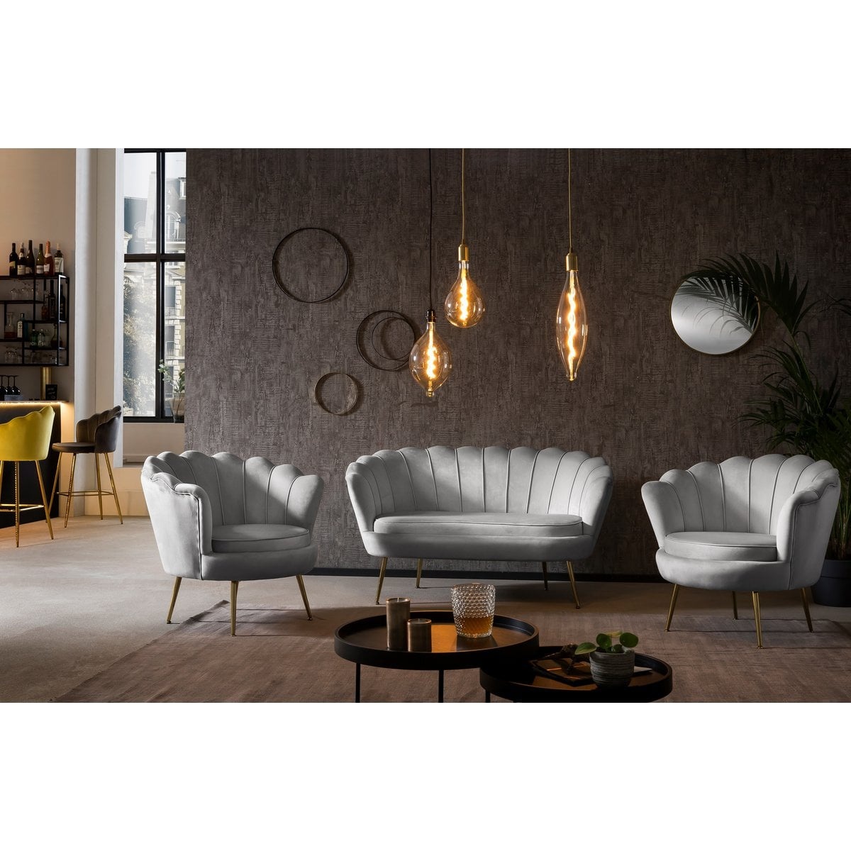 SalesFever Fluwelen schelp fauteuil in lichtgrijs