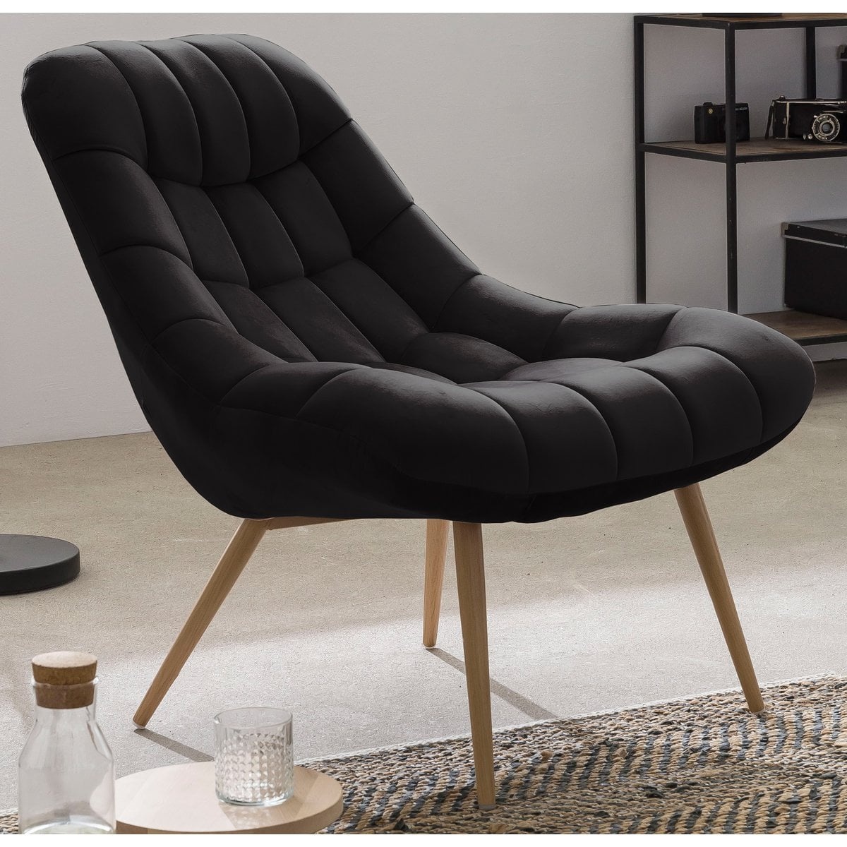 SalesFever Fauteuil XXL fluweel zwart metaal houtlook