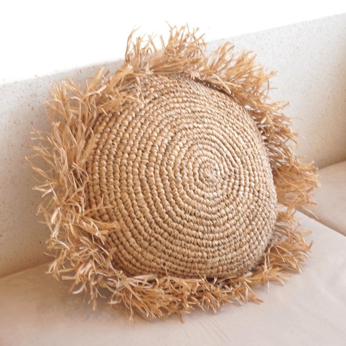 KantoormeubelenPlus Rond Boho Kussen met Franjes Decoratief Kussen Ø40/50 cm Sierkussen van Raffia Bankkussen met Vulling TARAKAN beige