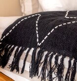 KantoormeubelenPlus Zwarte plaid handgeweven – Boho sprei – geruite franjes en zigzagpatroon – gezellige bankdeken – katoenen plaid 140x200 cm LINGGAH