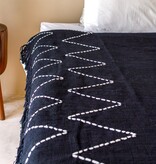 KantoormeubelenPlus Zwarte plaid handgeweven – Boho sprei – geruite franjes en zigzagpatroon – gezellige bankdeken – katoenen plaid 140x200 cm LINGGAH