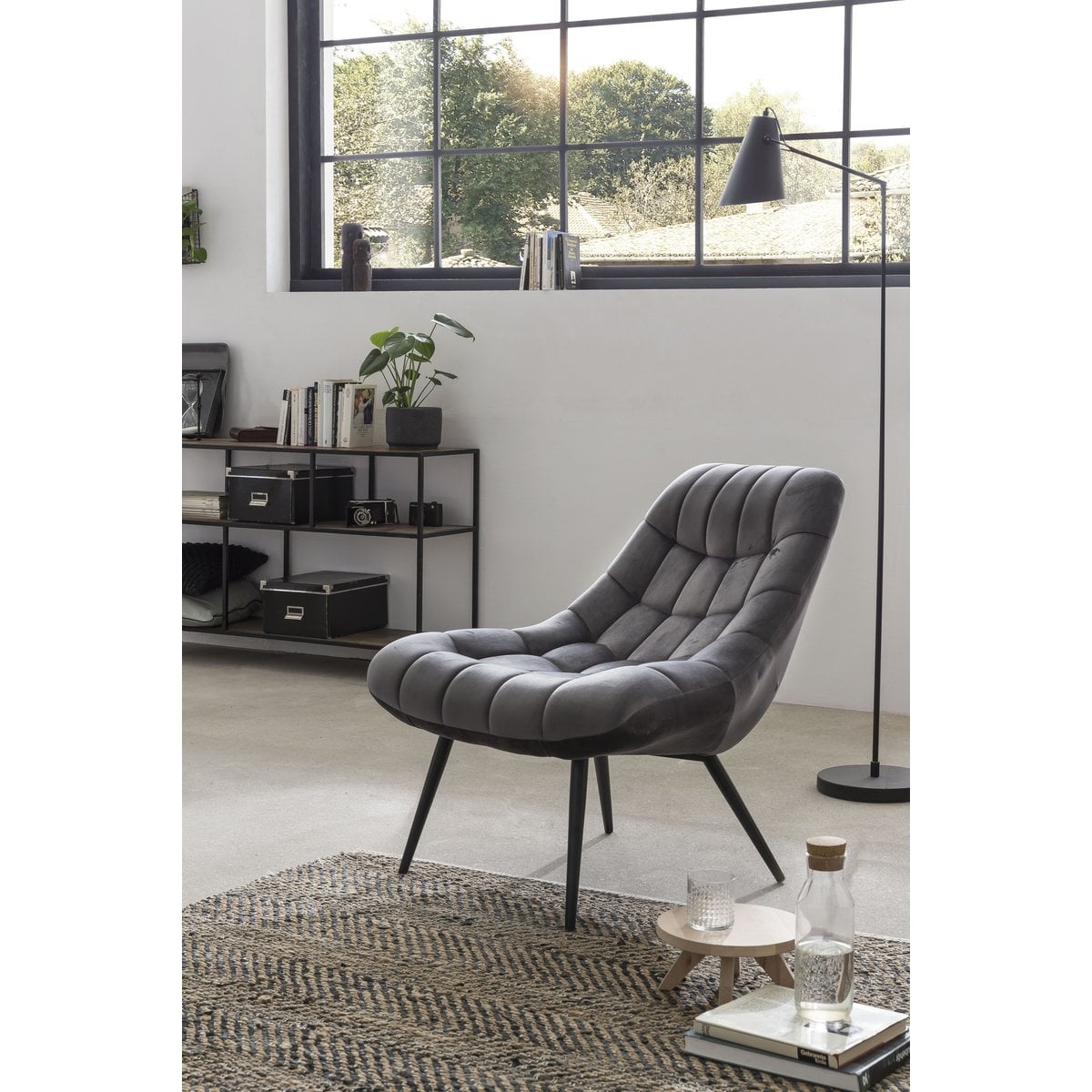 SalesFever Fauteuil XXL fluweel grijs metaal zwart