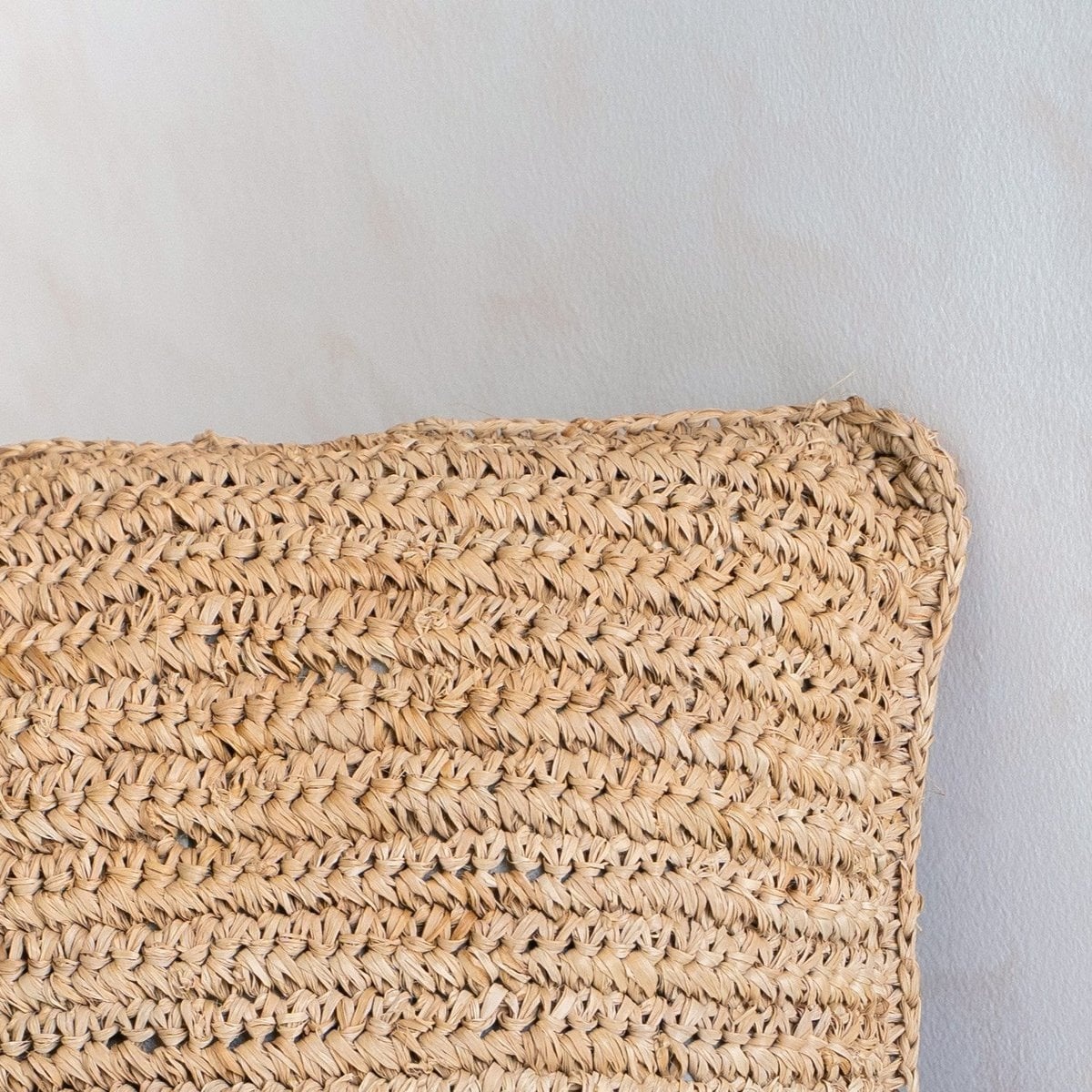 KantoormeubelenPlus Boho kussen gemaakt van raffia - 40x40 cm decoratief geweven kussen - sofa kussen - natuurlijk beige vierkante kussen handgemaakt van raffia jiwa