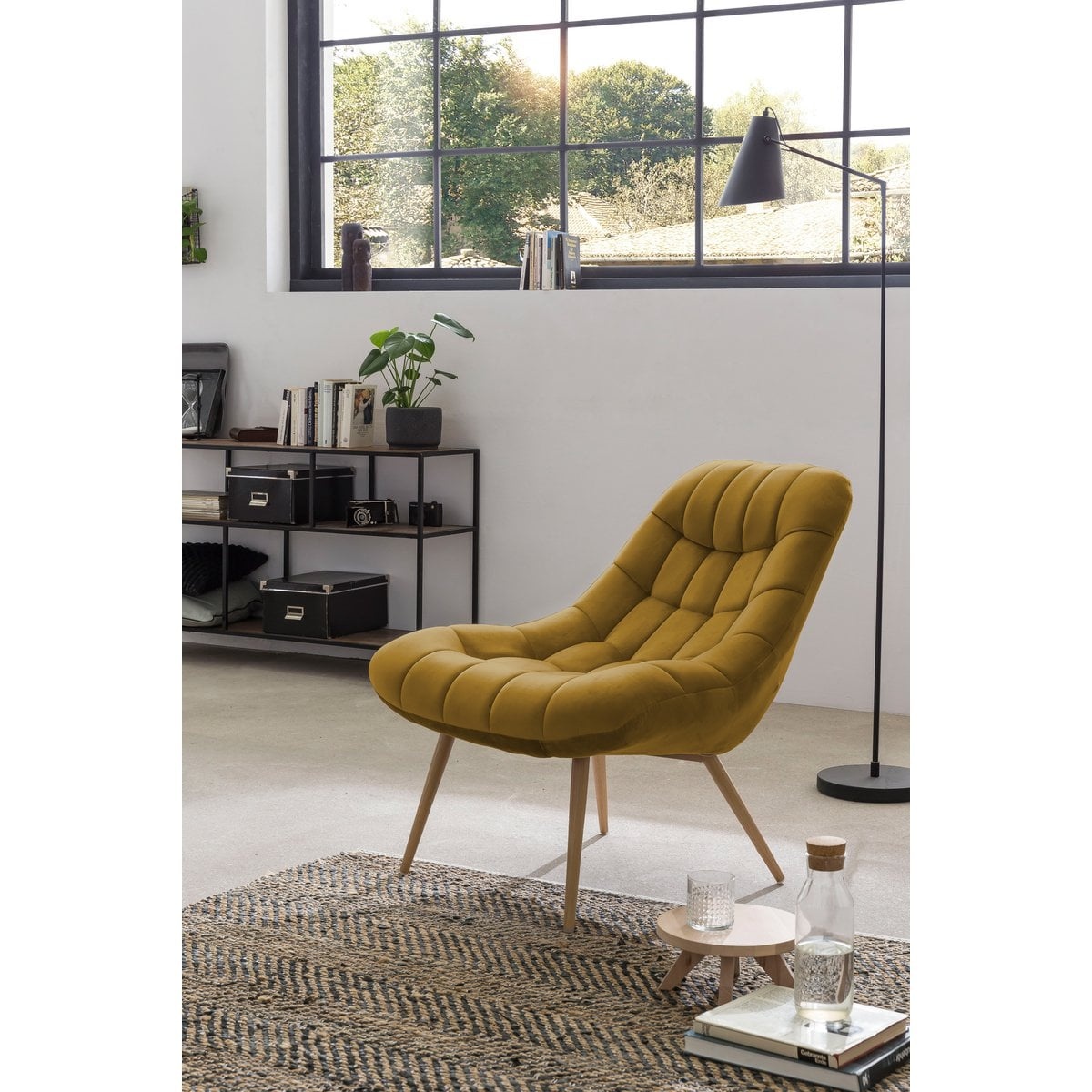 SalesFever Fauteuil XXL fluweel geel metaal houtlook