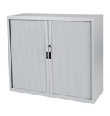 Claudius Basic roldeurkast 105x120x45cm., ombouw-en lamellenkleur , voorzien van 1-puntssluiting, genummerd slot, stalen slot eneindlamel. De handgrepen zijn in de eindlamelverzonken. (Interieur apart bestellen)