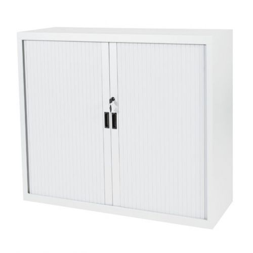 Claudius Basic roldeurkast 105x120x45cm., ombouw-en lamellenkleur , voorzien van 1-puntssluiting, genummerd slot, stalen slot eneindlamel. De handgrepen zijn in de eindlamelverzonken. (Interieur apart bestellen)