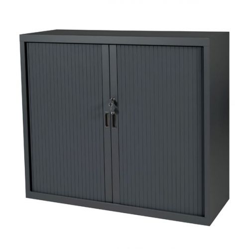 Schaffenburg Claudius Basic roldeurkast 105x120x45cm., ombouw-en lamellenkleur , voorzien van 1-puntssluiting, genummerd slot, stalen slot eneindlamel. De handgrepen zijn in de eindlamelverzonken. (Interieur apart bestellen)