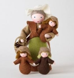 Roemeense Vingerpopjes Set Moeder Aarde en 1 Wortelkindje Mother Earth with basket and 1 Seed Doll