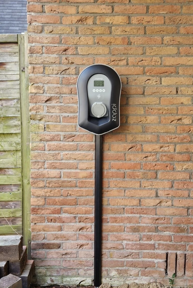 Zwarte aluminium kabelgoot