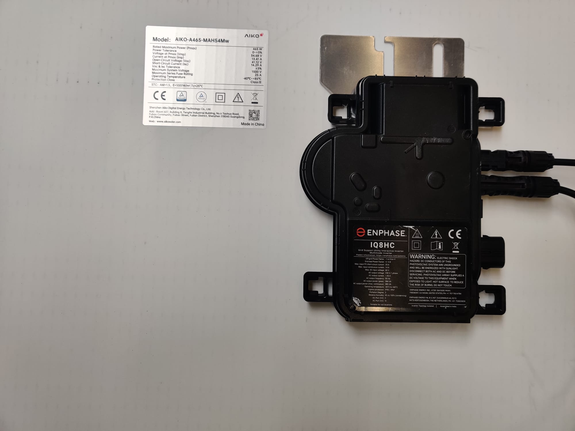 SET: Aiko 465Wp Gen 2 All Black (AK-A465-MAH54Mb-BK) - IQ8HC Enphase micro-omvormer! - 8 exemplaren