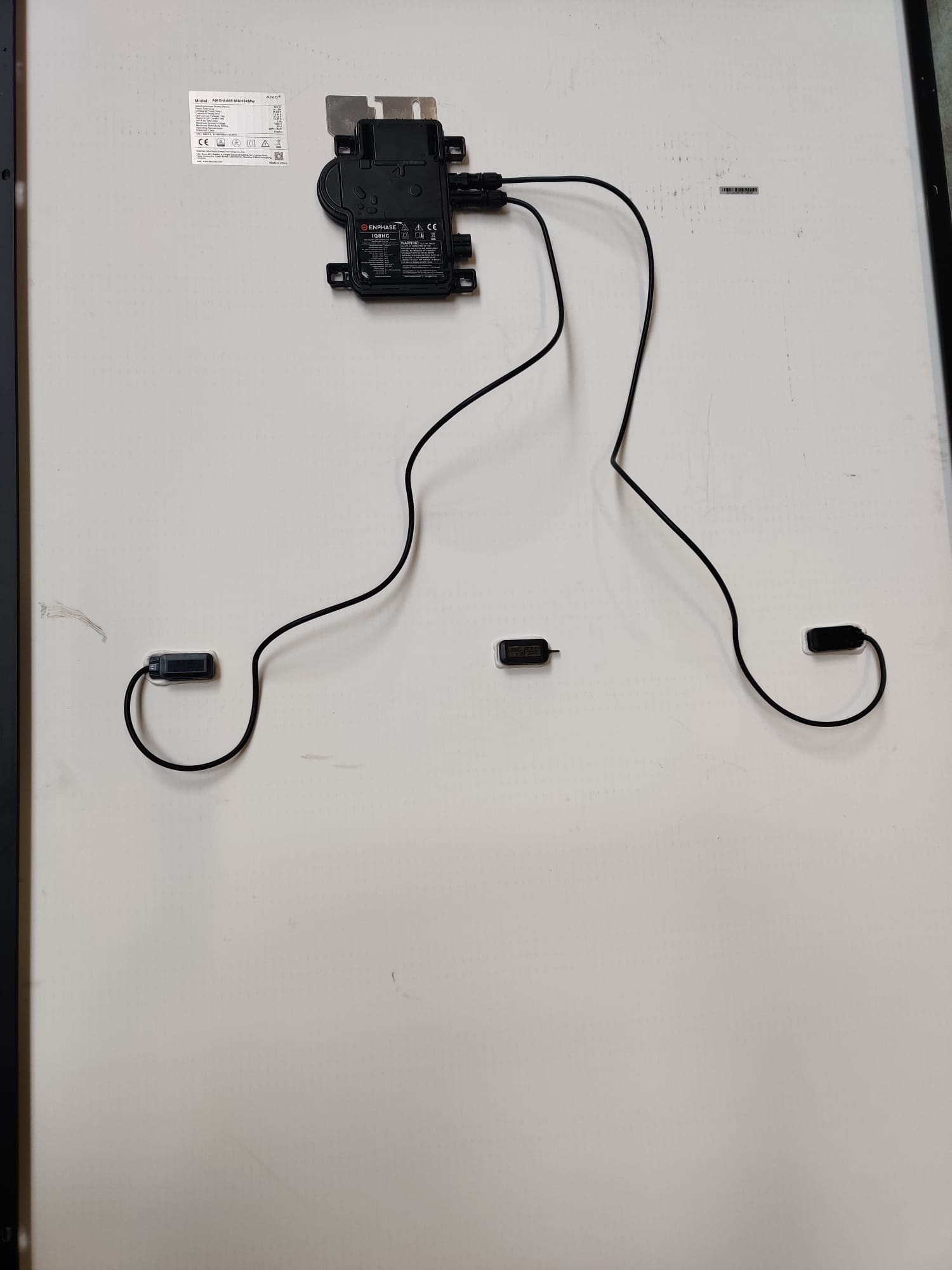 SET: Aiko 465Wp Gen 2 All Black (AK-A465-MAH54Mb-BK) - IQ8HC Enphase micro-omvormer! - 8 exemplaren