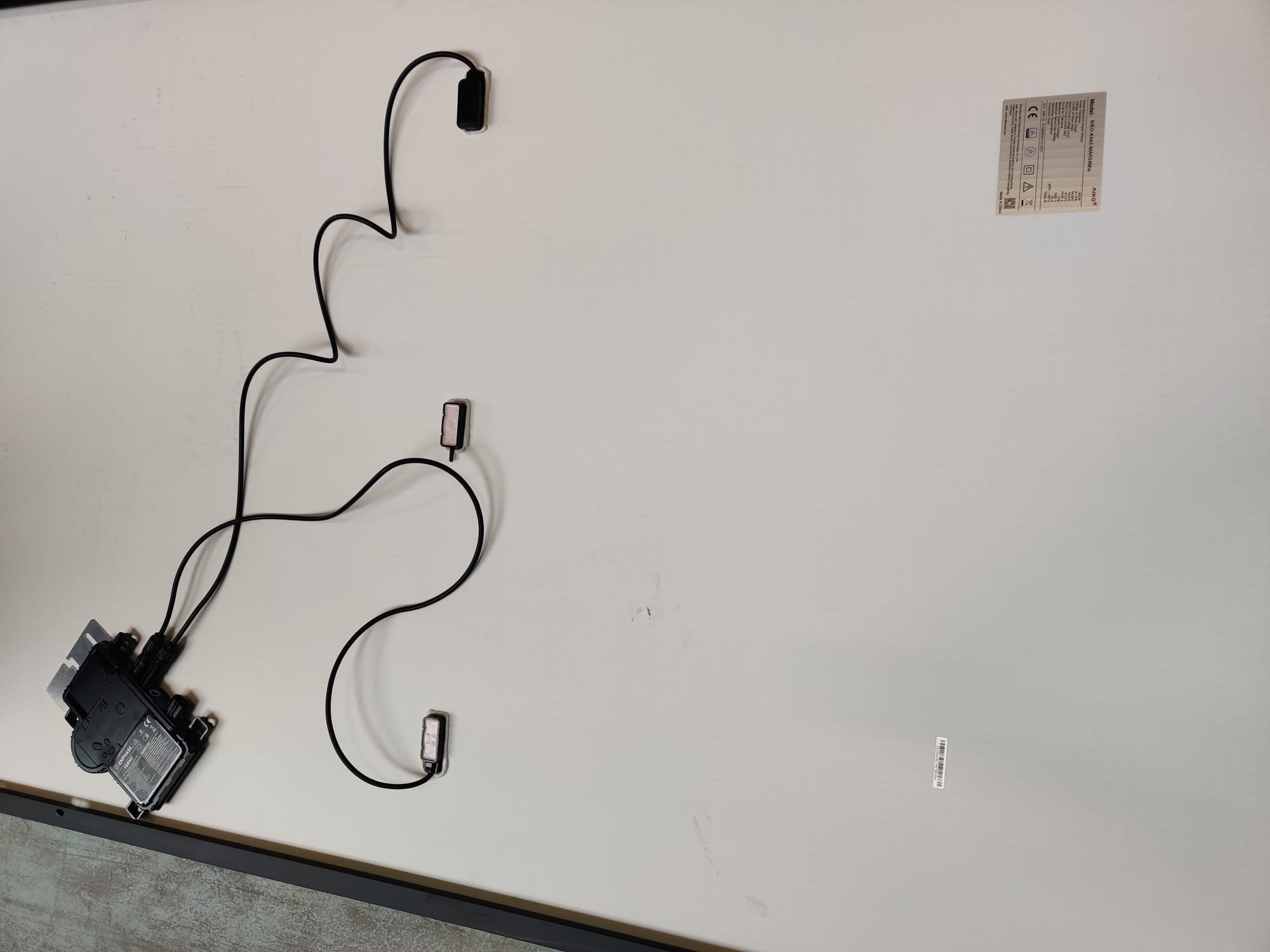 SET: Aiko 465Wp Gen 2 All Black (AK-A465-MAH54Mb-BK) - IQ8HC Enphase micro-omvormer! - 8 exemplaren