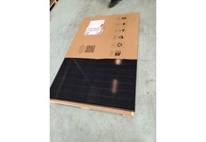 Ja Solar 450 Wp glas-glas All Black & Bifacial -1 exemplaar met frameschade KORTING