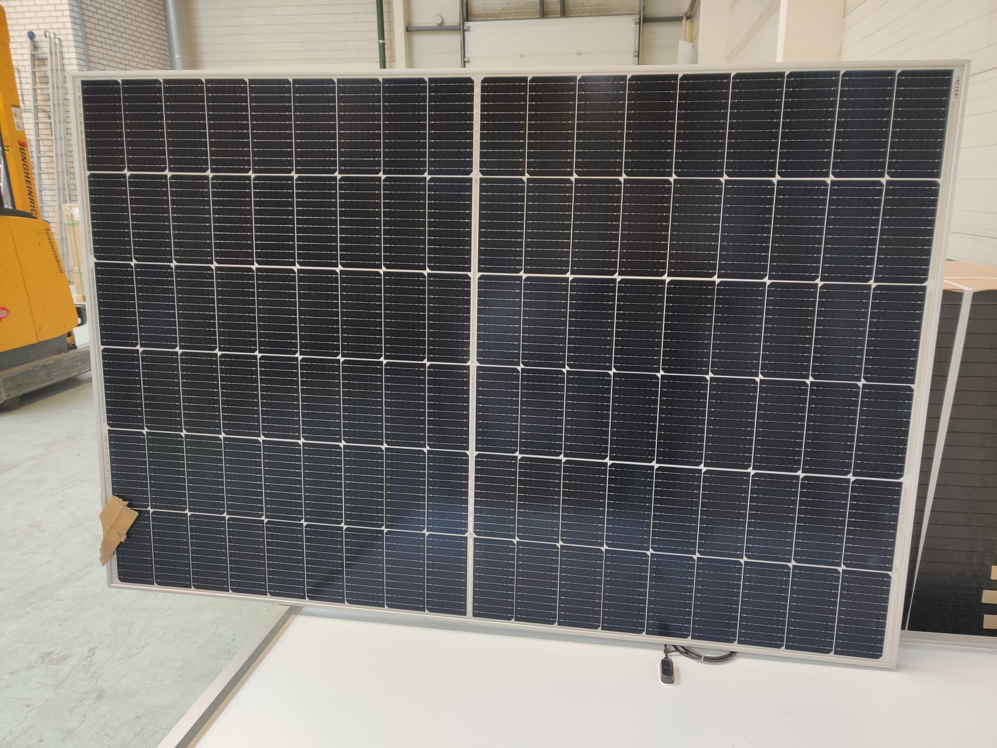 URE 405 wp (FBK405MFD) -Zilveren frame (laatste 16 stuks)