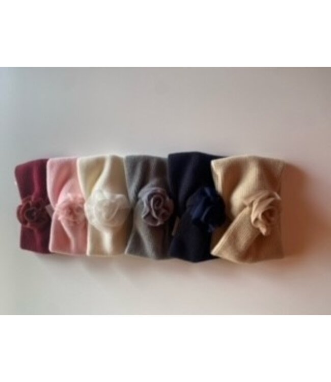 Oorverwarmer met roosje in tule