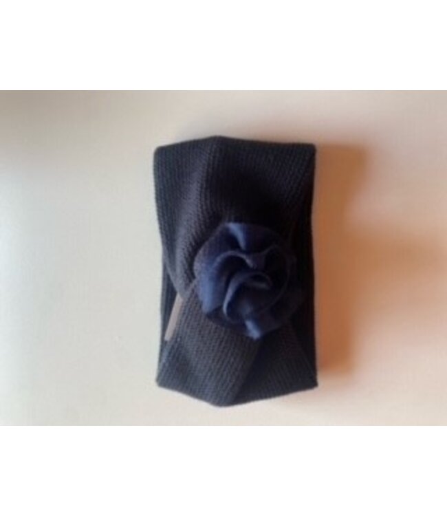 Oorverwarmer met roosje in tule