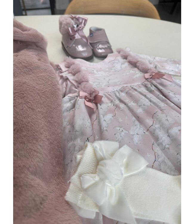 Kleedje roze met zwaantjes