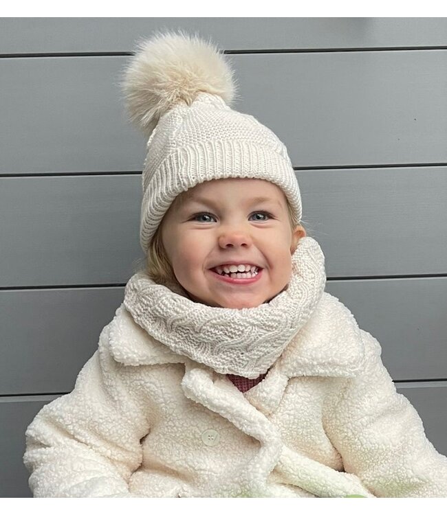 Muts met grote pompon en sjaal oud roze