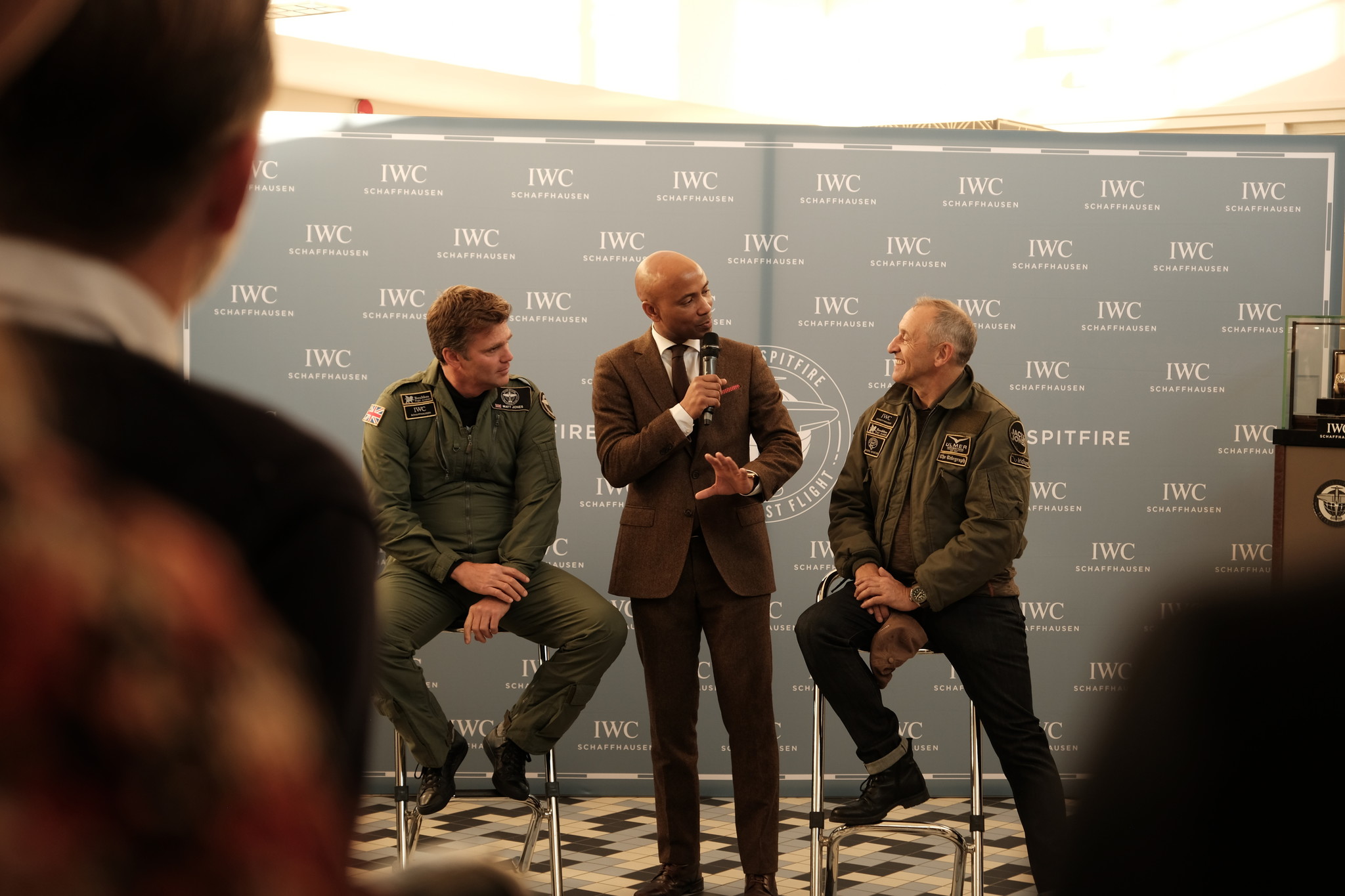 IWC Schaffhausen landt historische Silver Spitfire op Lelystad Airport -  Schaap en Citroen