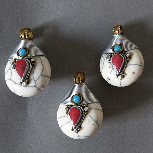 Anhänger im nepalesischen Stil. - baoshi perleninspirationen