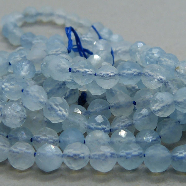 Aquamarin Perlen Strang - ca. 4 mm - facettiert