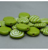 Kazuri Keramik Perle - grün mit Punkten