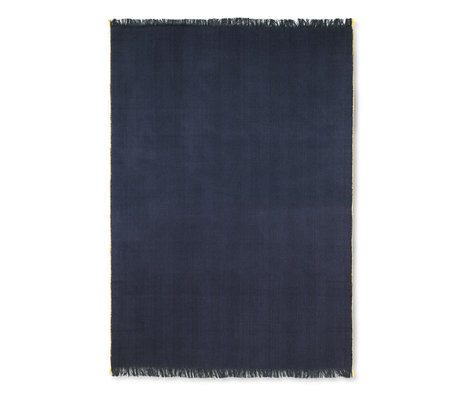 Ferm Living Tapis vivant à chevrons laine bleu foncé 120x180cm