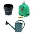 Emmers, gieters, waskommen en waterslangen