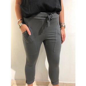 Pantalon de jogging Gris Anthracite 23 avec poches plaquées.