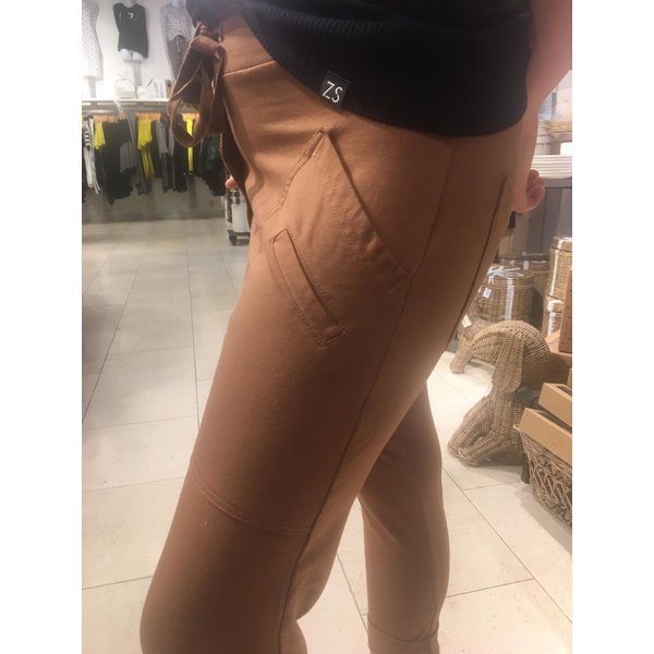 WENDY TRENDY WENDY TRENDY Joggingbroek   66055/68139 - Tabak 30 met opgestikte zakken.