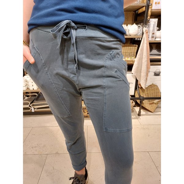 WENDY TRENDY WENDY TRENDY Jogginghose 68139SW ArmeeJeansblau 55 mit aufgesetzten Taschen.