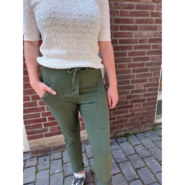 WENDY TRENDY WENDY TRENDY Jogging Broek Dunkel Khaki 31  met opgestikte zakken.