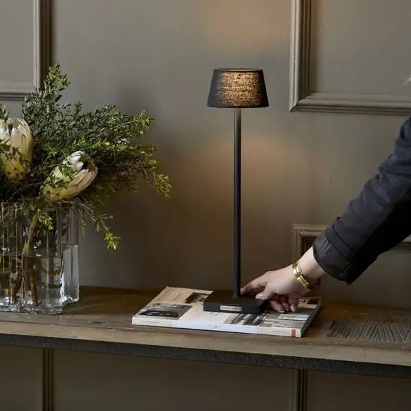 Rivièra-Maison RIVIÈRA MAISON Lampe à poser Luminee Linen USB, noire