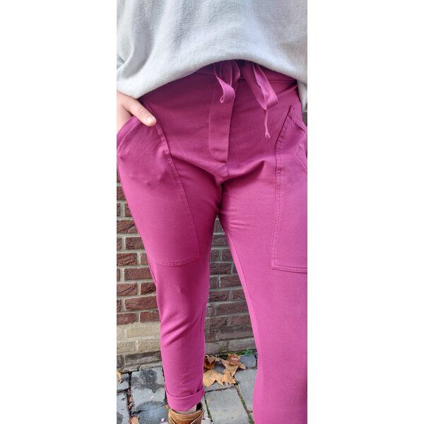 WENDY TRENDY WENDY TRENDY Jogginghose Beere 66 mit aufgesetzten Taschen.