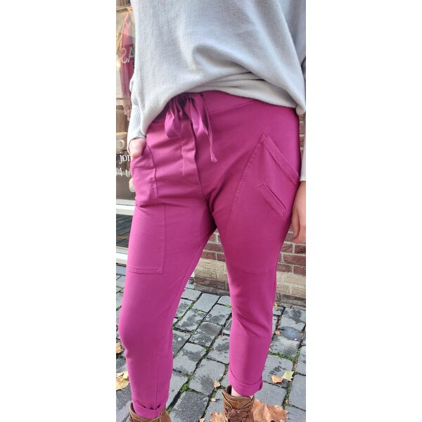 WENDY TRENDY WENDY TRENDY Jogginghose Beere 66 mit aufgesetzten Taschen.