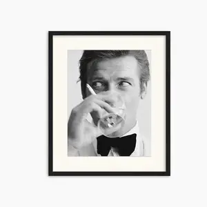 ROGER MOORE -SHAKEN NOT STIRRED
