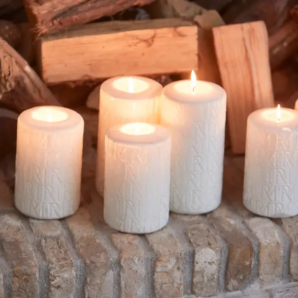 RIVIÈRA MAISON RIVIÈRA MAISON - Monogram PillarCandle white9,5x15 - 569580