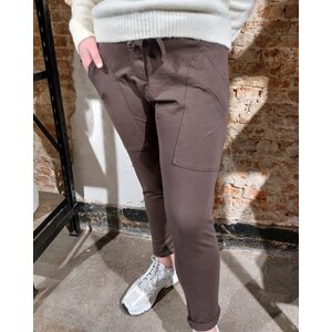 Jogginghose mit aufgesetzten Taschen - CHOCO - 4611