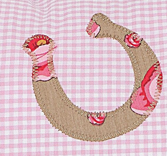 crêpes suzette Namenskissen Pferd - Modell: Marlene, Farbe: Rosa kariert