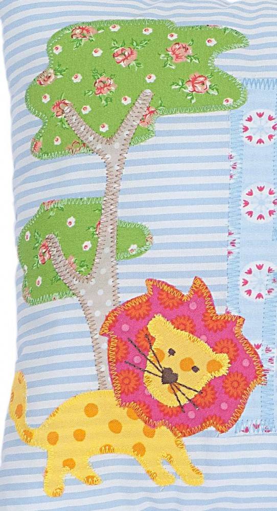 crêpes suzette Namenskissen für Afrikafreunde in Hellblau-Weiß gestreift mit Elefanten, Löwen und der Giraffe