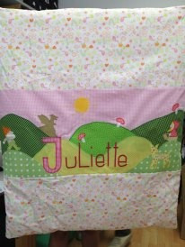 crêpes suzette Krabbeldecke mit Namen bestickt Sondermodell Juliette" - nur online erhältlich" – Größe: 70cm x 90cm