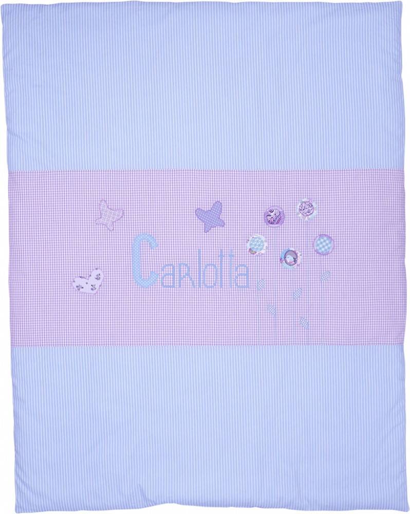 crêpes suzette Krabbeldecke mit Namen bestickt in Flieder mit Blumen und Schmetterling – Größe: 70cm x 90cm