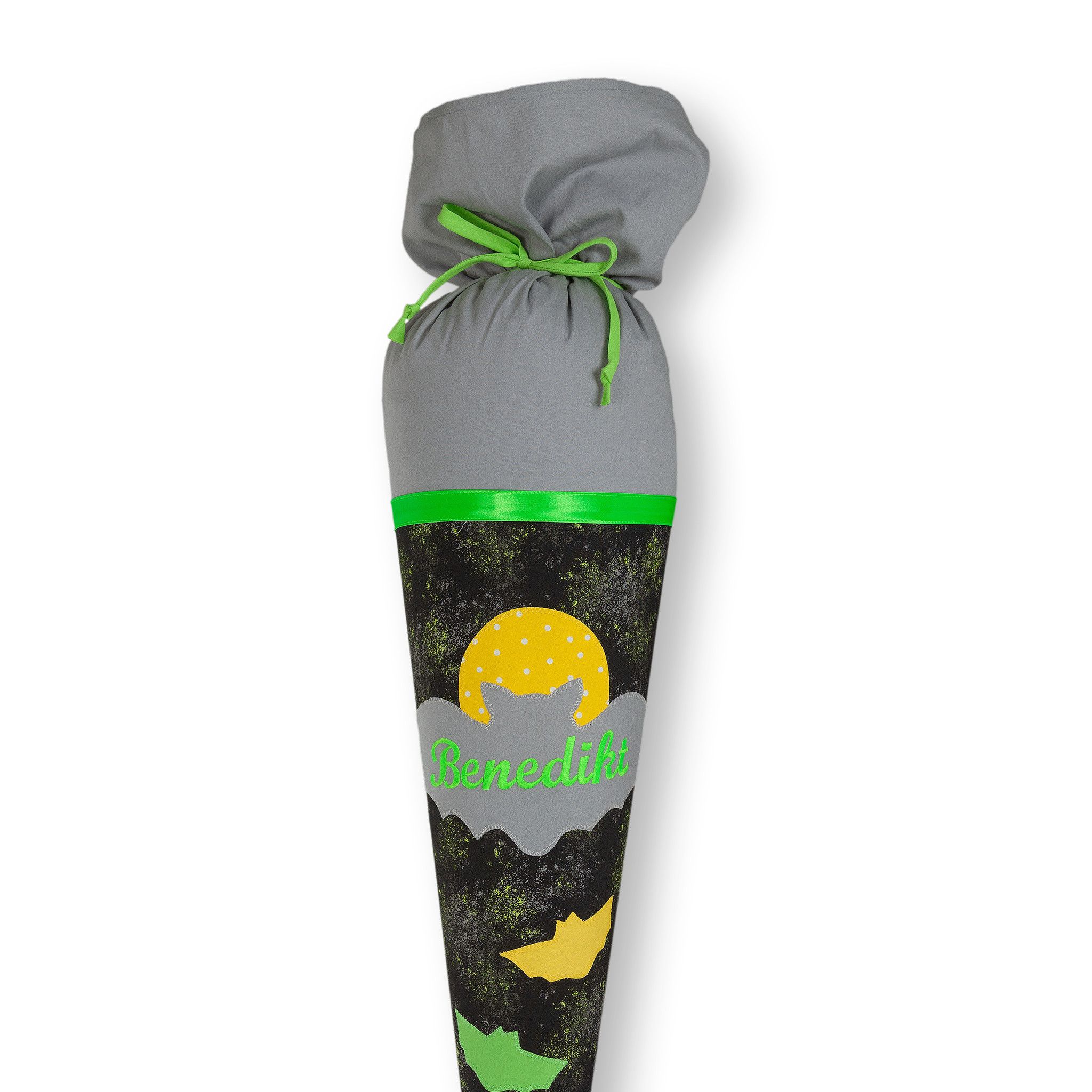 Schultüte aus Stoff, mit Wunschnamen , bestickt mit Fledermaus